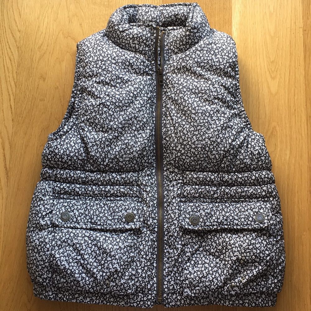 GAP Kids girls gray and white floral puffer vest.